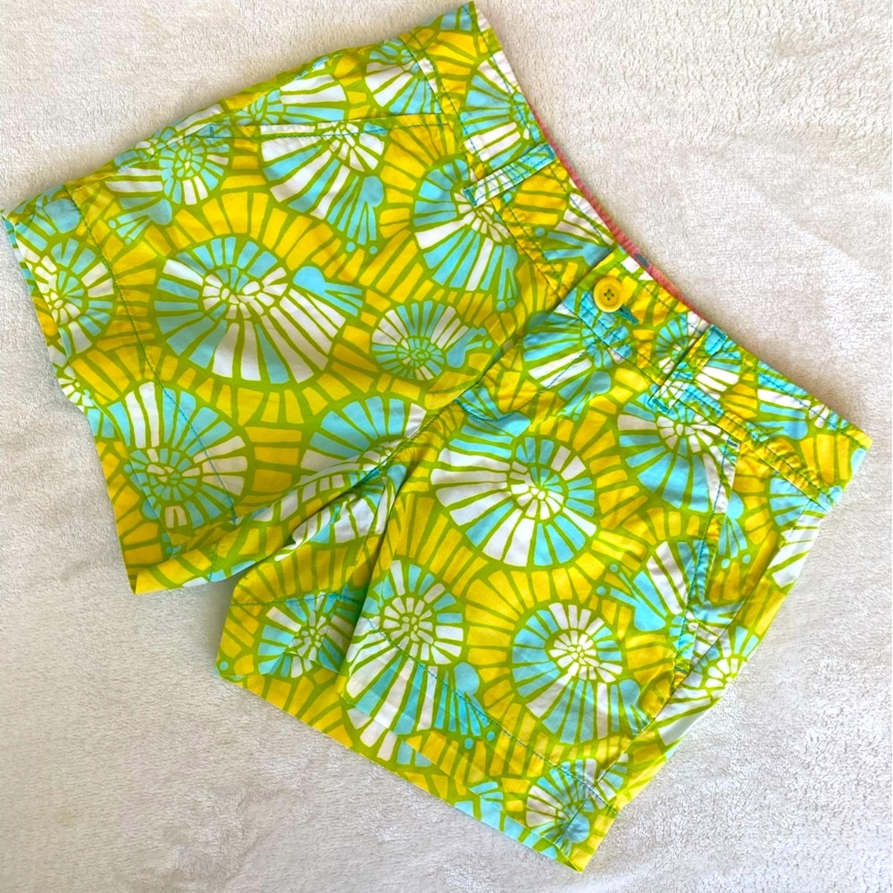 Lilly Pulitzer Callahan shorts, size 00, 5” inseam, green/blue snail swirl print